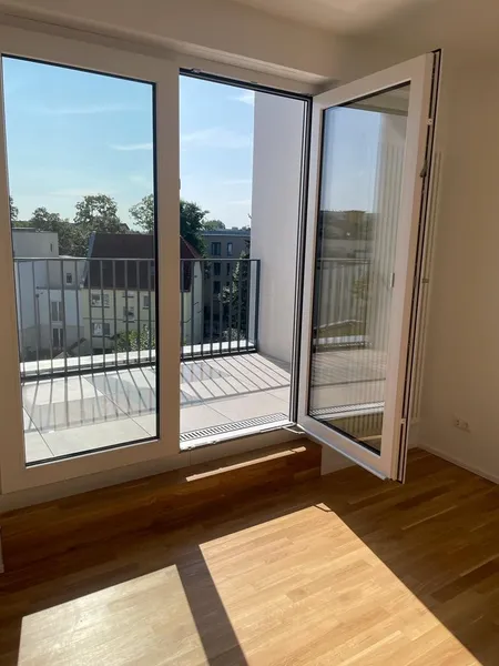 Frisch renovierte 4-Zimmer-Dachgeschosswohnung mit Balkon in ruhiger Lage – ideal für Familien oder — photo 1